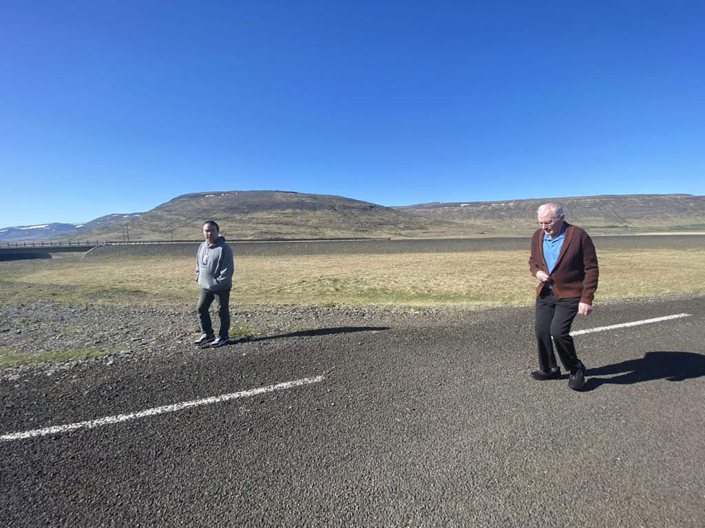 Featured image for “Göngutúr og almenn yndislegheit”